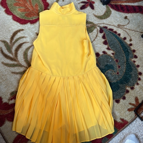 Dolce Vita Yellow Pleated Romper, xs. - Picture 10 of 10